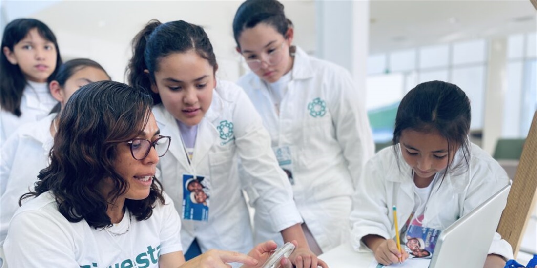 Acercamos a las niñas a la ciencia