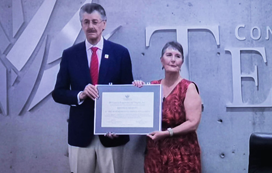 Reconocimiento a  Dra. June Simpson por el Consejo Regulador del Tequila