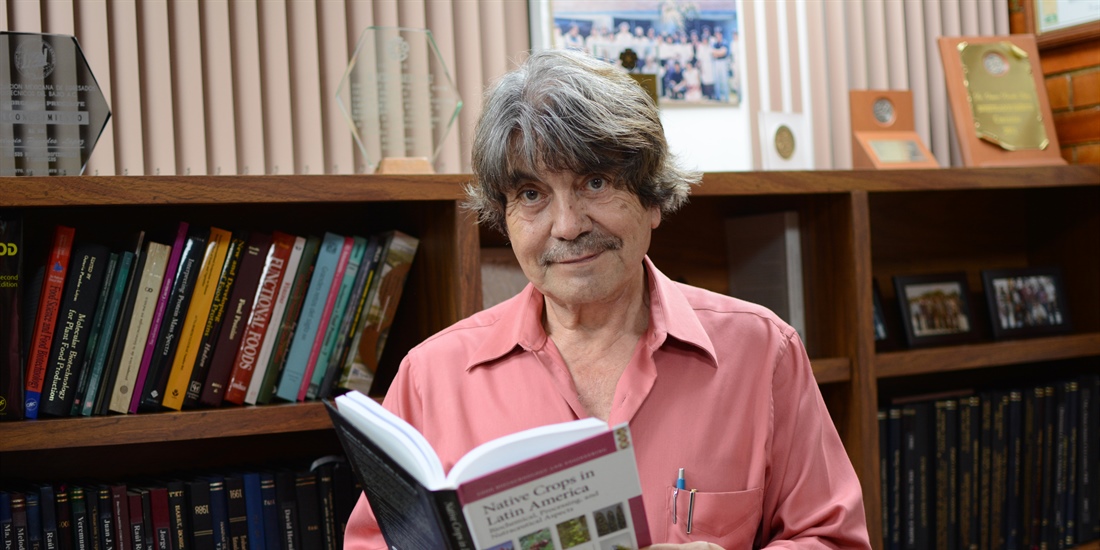 Reconocimiento al Dr. Octavio Paredes López