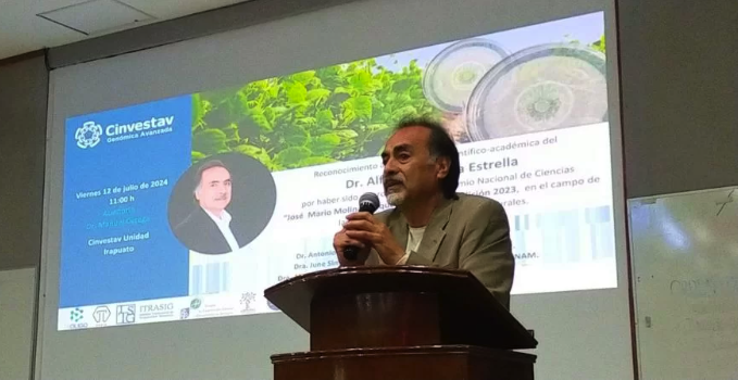 Estudiantes y exestudiantes reconocen trayectoria del doctor Alfredo...
