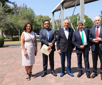 Invitados especiales a la Ceremonia de Entrega de Diplomas a Graduadas...