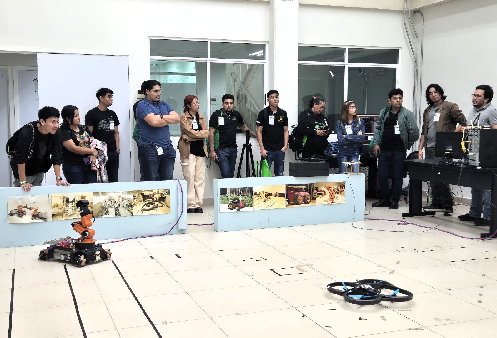 Explicando proceso de Robótica Jornadas