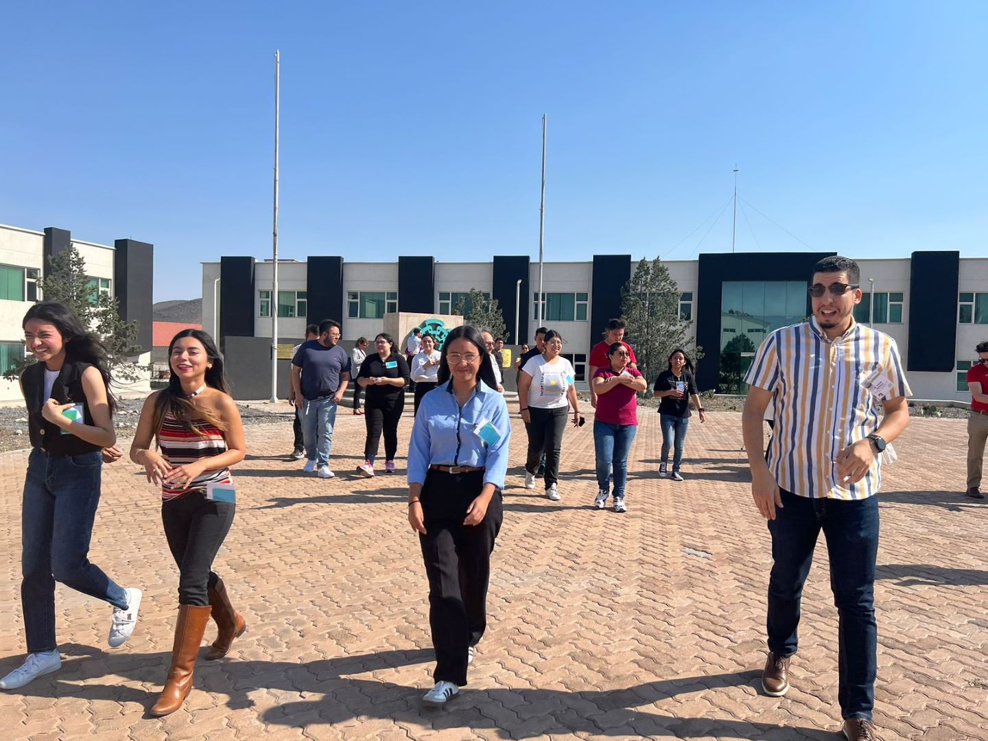 Alumnos en recorrido Visita Vespertina